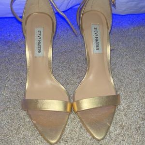Gold pointed Steve Madden heels